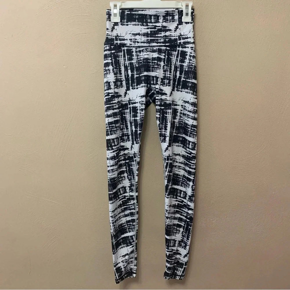 Buffbunny Rebel Leggings in Triggered Black and White Pattern Size XS - Picture 3 of 11